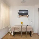 Apartman Near Hangar