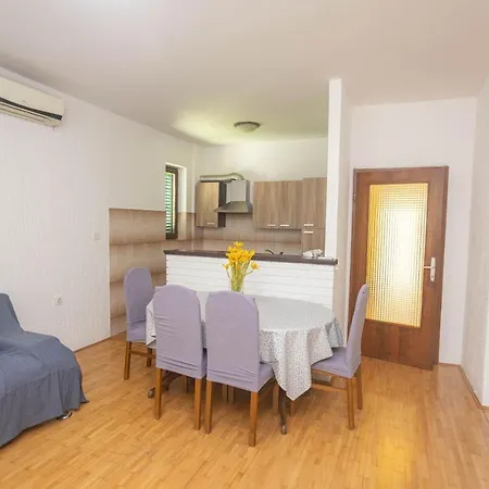 Apartment Near Hangar