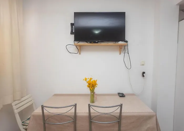 Near Hangar דירה וודיצה