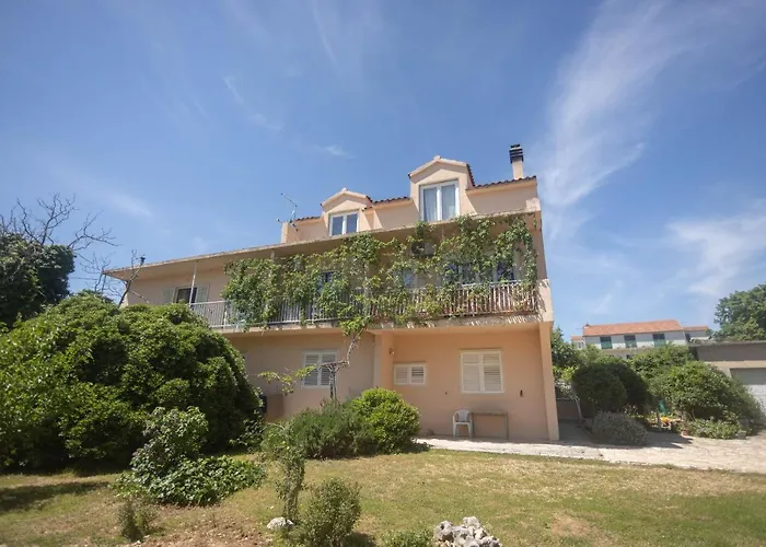 Near Hangar דירה *