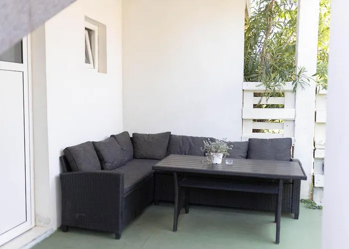 Near Hangar דירה *