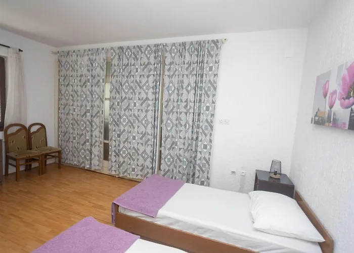 Near Hangar דירה