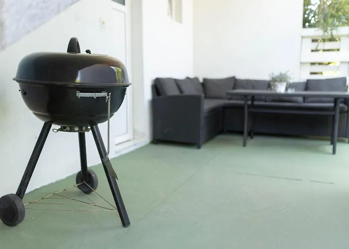 Near Hangar דירה וודיצה