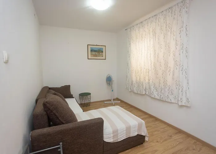 Near Hangar דירה וודיצה