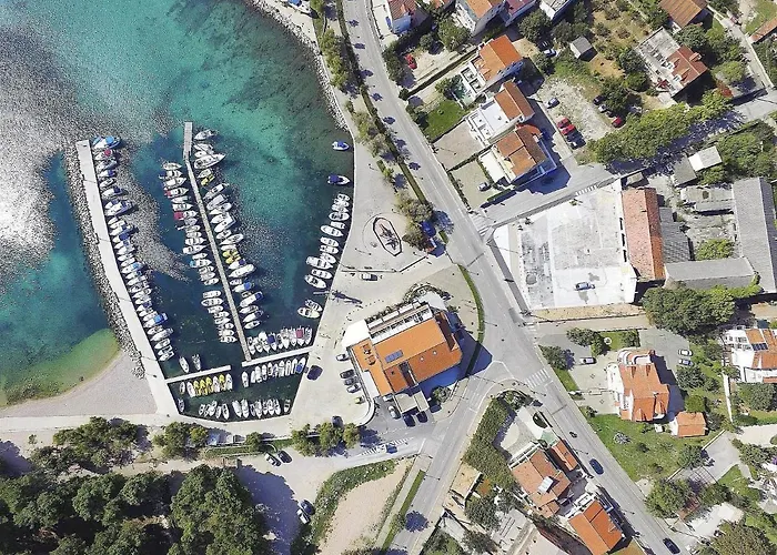 Near Hangar דירה *