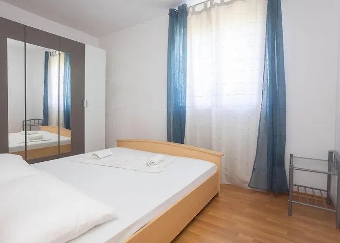 Near Hangar דירה